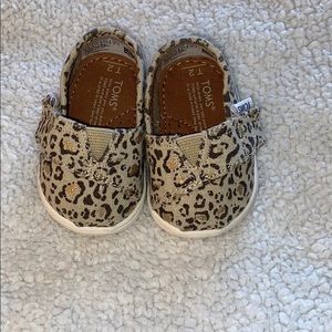 Baby girl Leopard Tom’s